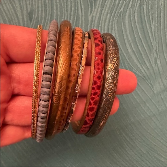 14 Pieces Vintage inspired jewelry bundle earrings, necklace and bracelets - Picture 3 of 10